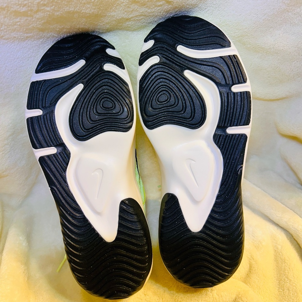 Nike Legend Essential 3 NN Volt Blk Volt Phantom Men10.5 NEW - Picture 6 of 6